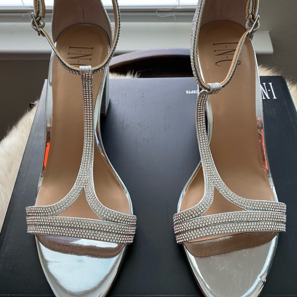 INC International Concepts Pearl Silver Shoes - Picture 2 of 8